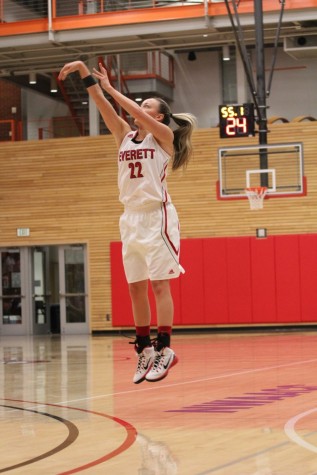 Lady Trojans Dominate the Tritons 85-44