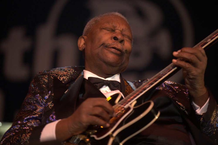 Rest in Peace, BB King wailing on his guitar well into his old age.//courtesy of wikipedia commons