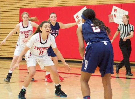 Breezy Shore focuses on defense against Bellevue's Mikayla Jones Sunday afternoon at the Walt Price Student Fitness Center.