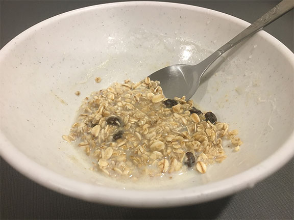 Photo of oatmeal with dried fruit and hot milk, it includes a lot of healthy ingredients. It’s like a breakfast cereal.