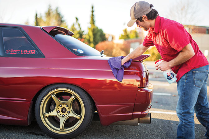 Corden washes his R32 during a photoshoot with The Clipper.