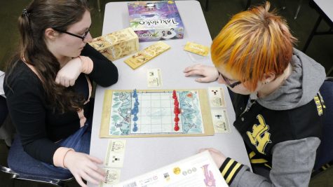 Rashell Dalton playing the game Onitama with club member, Raye Pheonix .