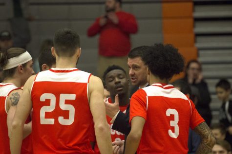 #1 Ranked Men’s Basketball Pushes Towards Playoffs