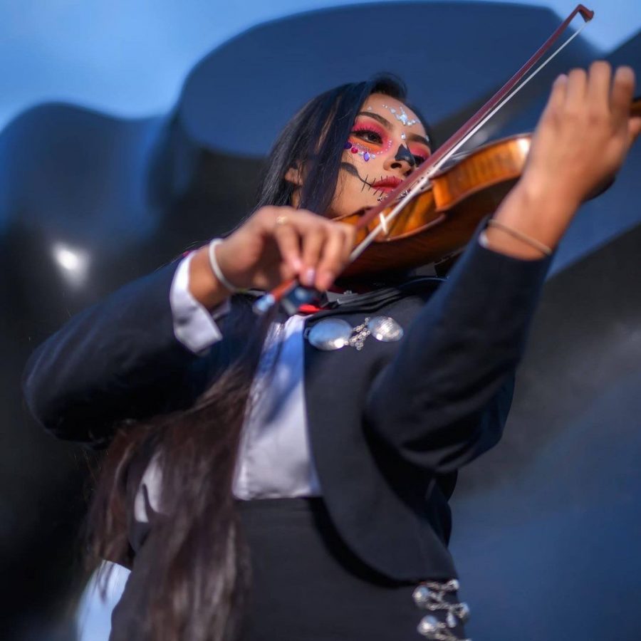 In addition to singing, Ruby Rosario-Méndez also plays the violin.
