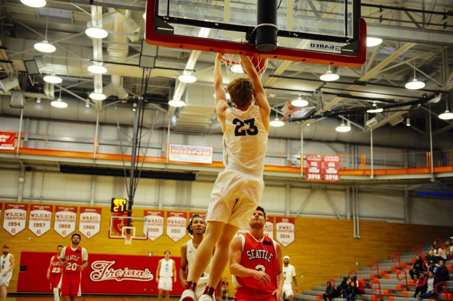 Men's Basketball Captain Devin Smith dunking against Seattle Mountaineers on October 18, 2019. 