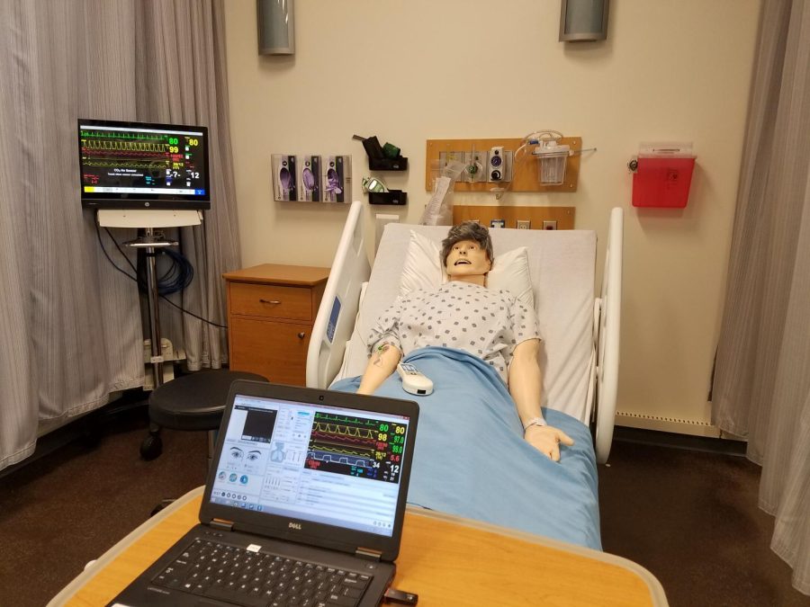 Simulation+patient+waiting+for+students+to+conduct+their+practices.
