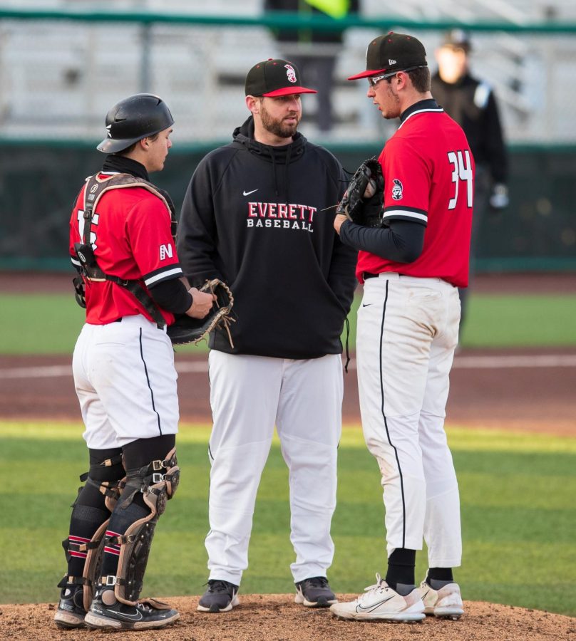 Skipper Keith Hessler during a mound visit with freshman right-handed pitcher Brandon Brunette. Brunette went 2.2 innings and gave up 3 runs in Saturdays game two defeat to Wenatchee Valley.