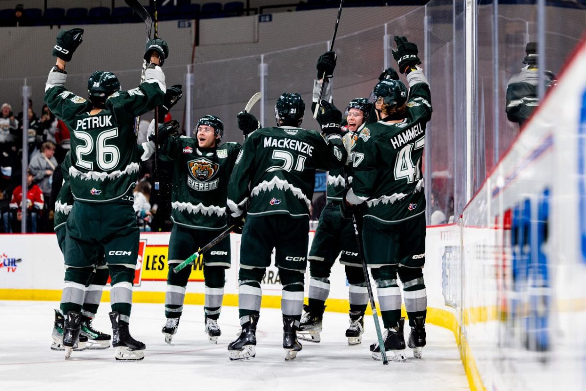 The Everett Silvertips celebrate a win against the Portland Winterhawks 3-0 on 10/19/2024.