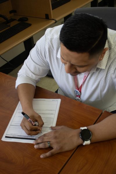 Michael Zuniga filling out a VA Form 22-1995