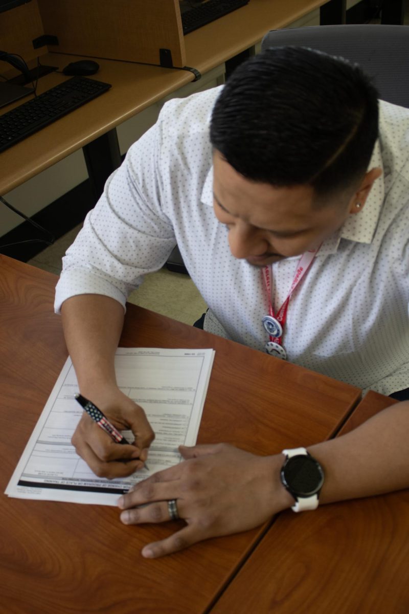 Michael Zuniga filling out a VA Form 22-1995