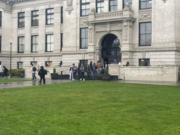 The final bell of the day rings as Everett High School students are sent off into the world. (Anthoney Ray-Kirk)
